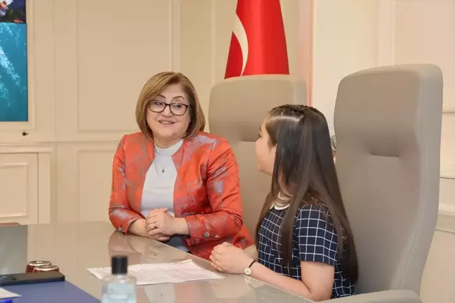 Başkan Fatma Şahin, 23 Nisan'da Koltuğunu Öğrenciye Devretti