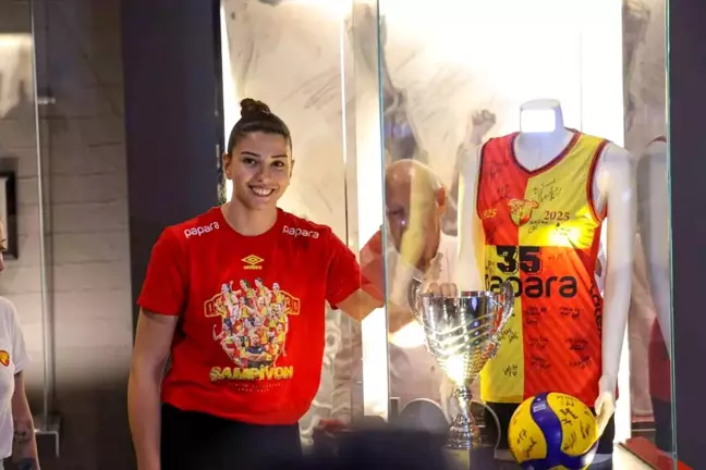 Göztepe Voleybol, Kaptan Ceren Kestirengöz ile Yeniden Anlaştı