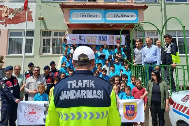 Samsun'da Trafik Eğitimi: 'Bir Kural Bir Ömür' Mottosuyla Öğrencilere Bilgilendirme Yapıldı