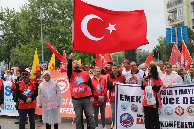 İzmir ve çevre illerde 1 Mayıs Emek ve Dayanışma Günü kutlandı