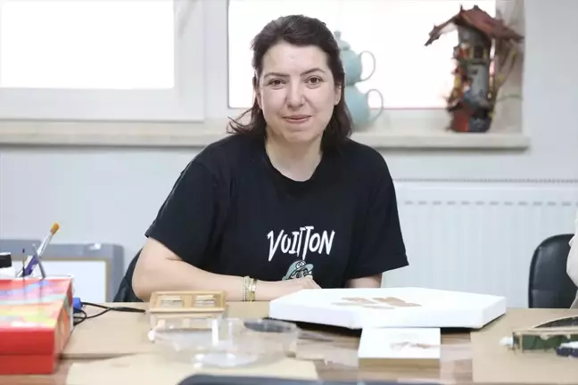 Kadınların dokunuşuyla atıklar sanata dönüşüyor