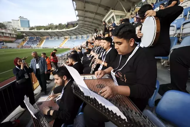 Kasımpaşa-Trabzonspor maçı öncesinde müzik etkinliği düzenlendi