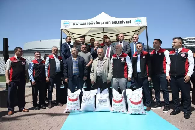Kayseri Büyükşehir Belediyesi, Çiftçilere 4 Bin Ton Tohum Desteği Sağladı