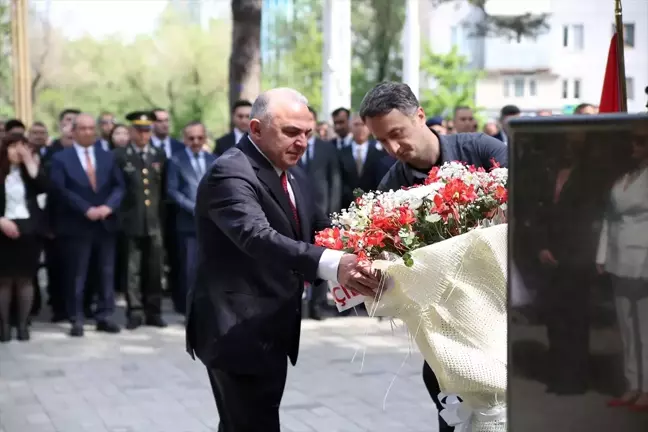 Kırgızistan'da 23 Nisan Ulusal Egemenlik ve Çocuk Bayramı Kutlandı