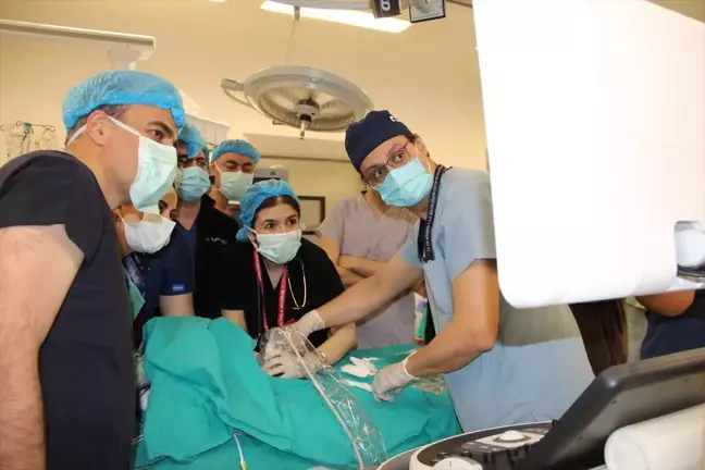 Kütahya'da 34 Haftalık Bebekten 445 Gram Tümör Çıkarıldı