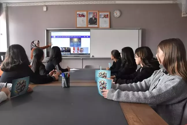 Tuşba'da Öğrenciler Medya Okur Yazarlığı Kulübü ile Gazeteciliği Öğreniyor