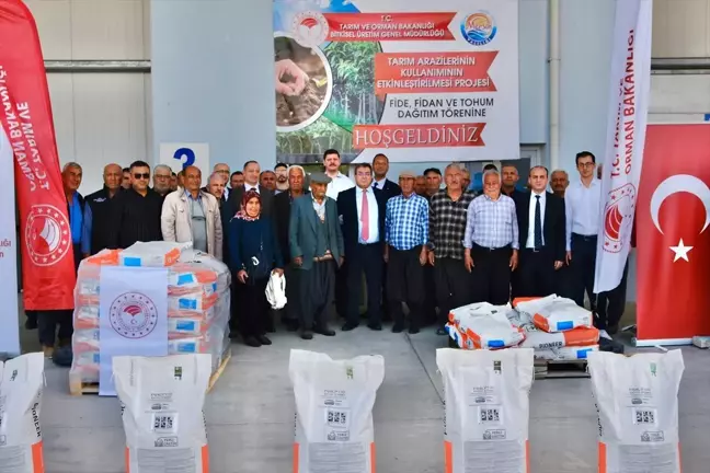 Mersin'de 44 Üreticiye Yerli Ayçiçeği Tohumu Dağıtıldı