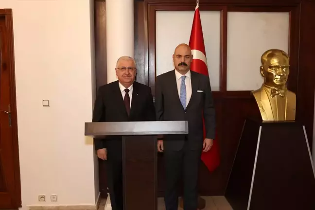 Milli Savunma Bakanı Yaşar Güler Kamerun'da