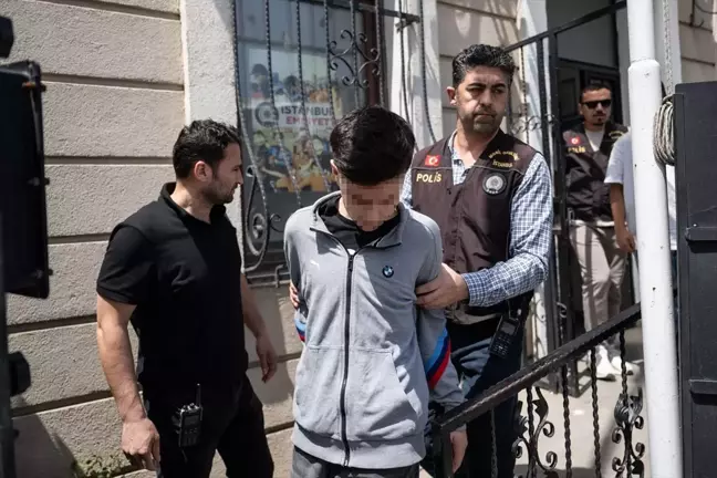 Kadıköy'de Bıçaklama Olayında İki Şüpheli Adliyeye Sevk Edildi