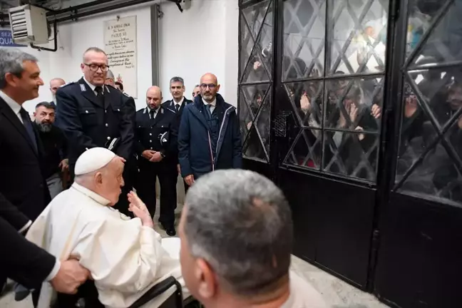 Papa Franciscus, Nekahet Döneminde Cezaevini Ziyaret Etti