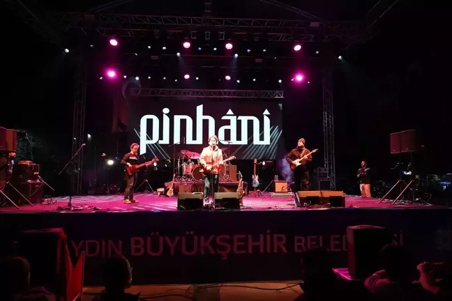 Aydın'da 23 Nisan Coşkusu: Pinhani Grubu Sahne Aldı
