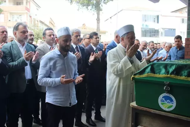 Sakarya'da Su Tankeri Kazasında Hayatını Kaybeden Sürücünün Cenazesi Defnedildi
