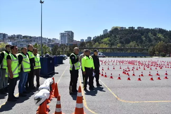 Samsun Emniyet Müdürü Motosikletli Polis Timleri Kursunu Denetledi