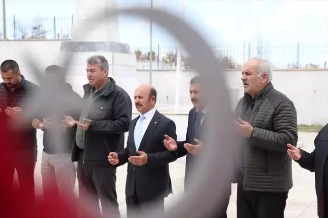 Şarkışla Belediye Başkan Gültekin, Garnizon Şehitliği'ni ziyaret etti