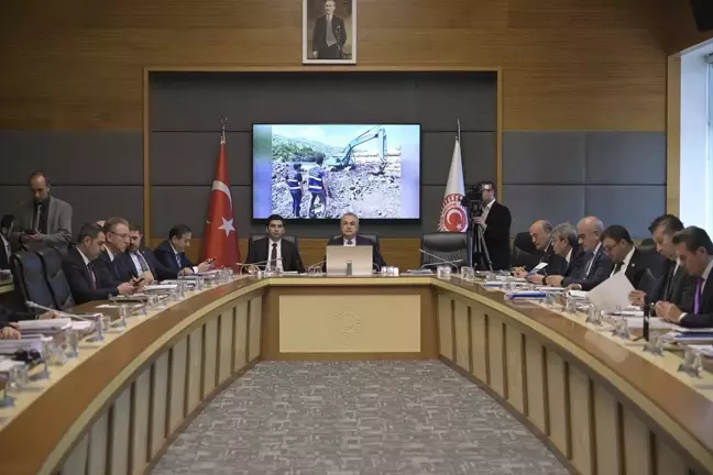 TBMM KİT Komisyonunda, İLBANK, TOKİ ile Vakıf İnşaat AŞ'nin 2021 ve 2022 yılı hesapları görüşüldü