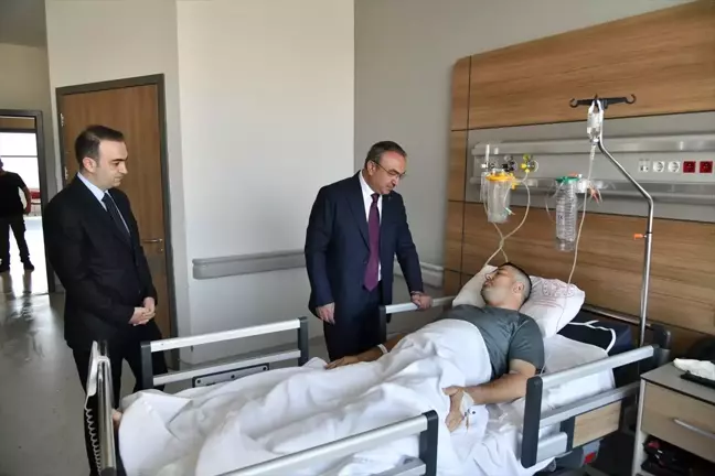 Vali Soytürk'ten Yaralı Polis Memuruna Ziyaret
