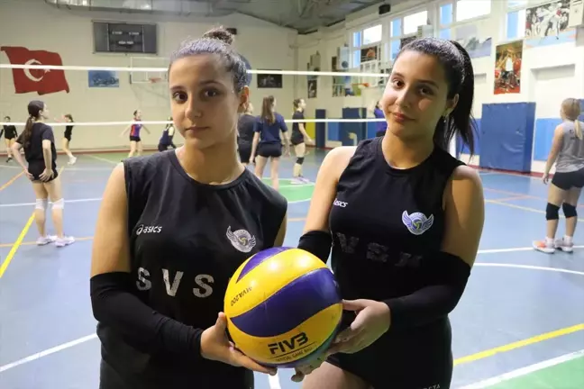 İkiz Voleybolcular Ada ve Naz Işık, Milli Takım Hayali Kuruyor