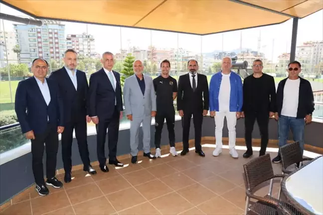 TFF Başkanı Hacıosmanoğlu'ndan Alanyaspor Başkanı'na Taziye Ziyareti