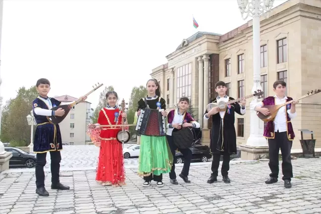 TİKA, Azerbaycan'daki Çocuk Güzel Sanatlar Okulu'na Müzik Aletleri Temin Etti