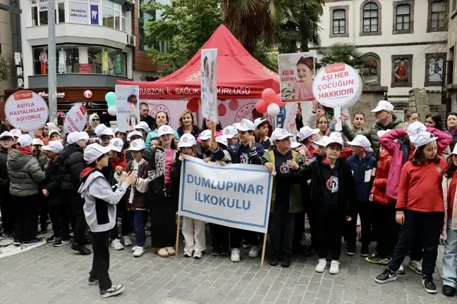 Trabzon'da Aşı Haftası Etkinlikleri Kapsamında Yürüyüş Düzenlendi
