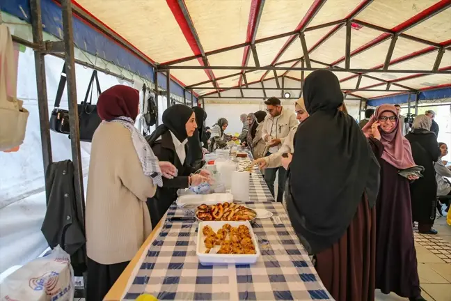 Van YYÜ'de Gazze İçin Kermes Düzenlendi