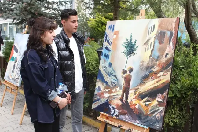 Van'da 'Filistin'de Çocuk Olmak' Sergisi Açıldı