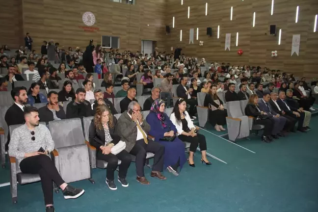 Van'da Genç Sesler Sahneye Çıktı