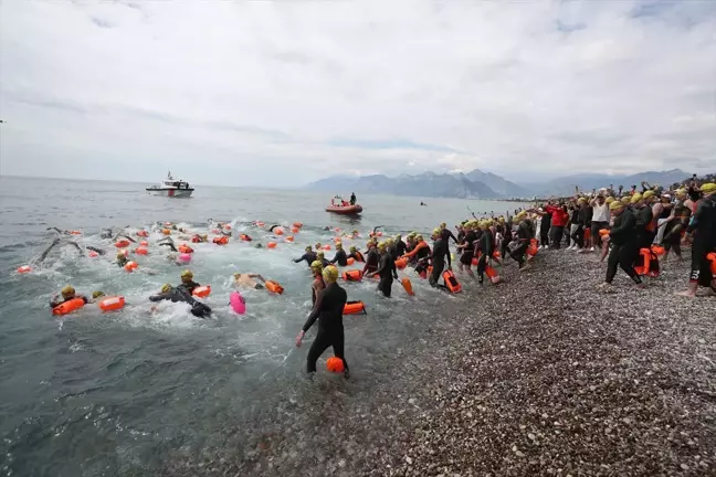 X-Waters Antalya Festivali'nde Yüzme Yarışları Yapıldı