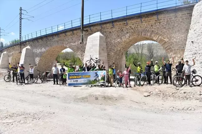 Yeşilyurt'ta 'Bahar' Temalı Bisiklet Turu Düzenlendi