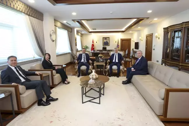 Özgür Özel: Kayyım siyaseten mümkün değil