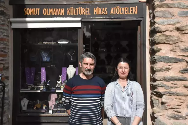 Unutulmaya Yüz Tutan Sanatları Yaşatan Çift