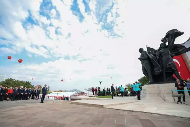 TBMM Başkanı Numan Kurtulmuş, 23 Nisan Töreninde Çelenk Bıraktı