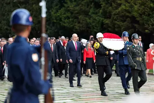 TBMM Başkanı Kurtulmuş ve devlet erkanından 23 Nisan'da Anıtkabir'e ziyaret