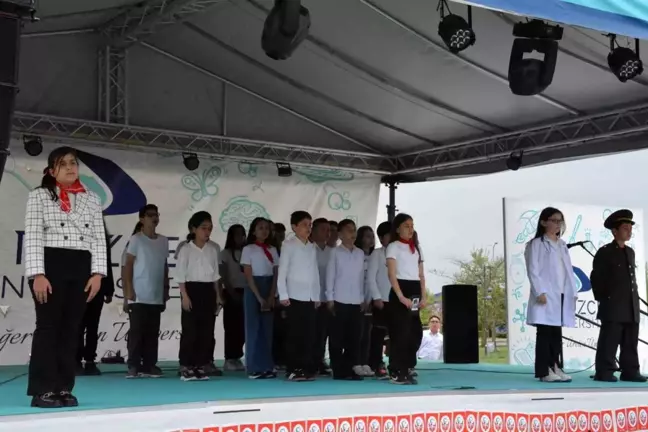 Düzce Üniversitesi'nde 23 Nisan Coşkusu