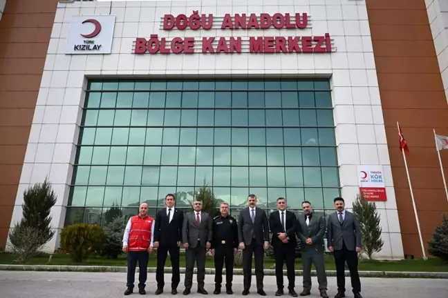 Vali Çiftçi, Kök Hücre Bağışçı Merkezi'ni Ziyaret Etti