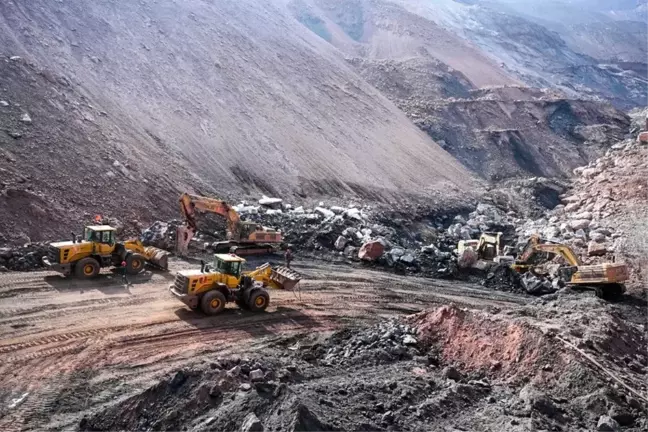 Kongo'daki Altın Madeninde Göçük: 10 Ölü