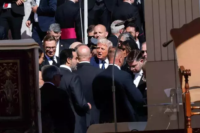 Papa Franciscus, 250 Bin Kişinin Katılımıyla Defnedildi