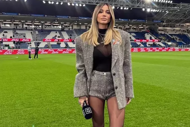 Karius'un eşi mini elbisesiyle ortalığı yangın yerine çevirdi! Eski futbolcunun eşi çıldırdı