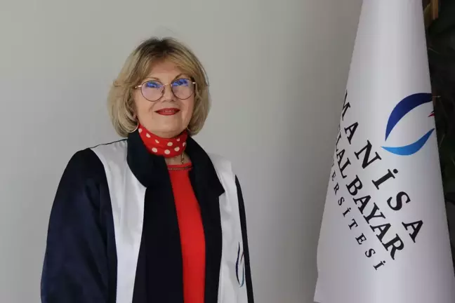72 Yaşında Hayalini Gerçekleştiren Ümmühan Tibet Doktora Diplomasını Aldı