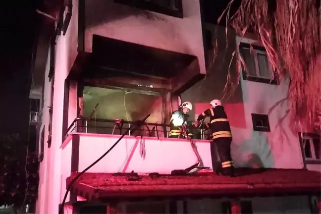 Hatay'da 3 Katlı Binada Yangın Korkusu