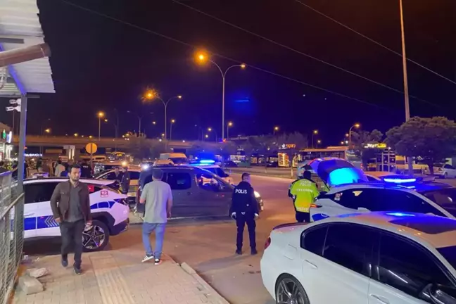 Ehliyetsiz sürücü, polis memuruna çarparak kaçtı