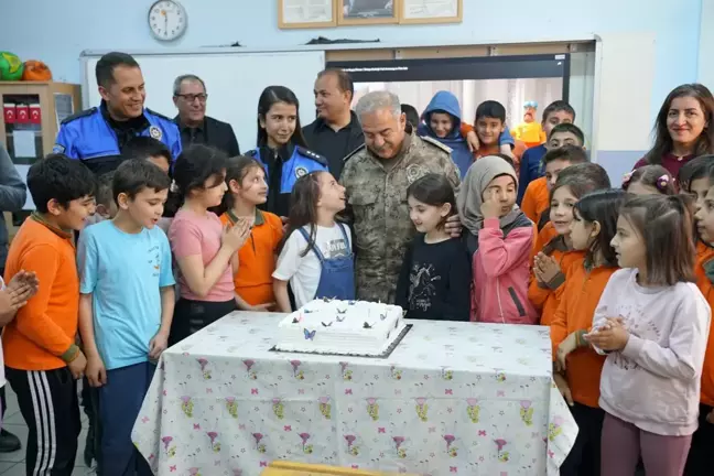 Emniyet Müdürü'nden Öğrenciye Doğum Günü Sürprizi