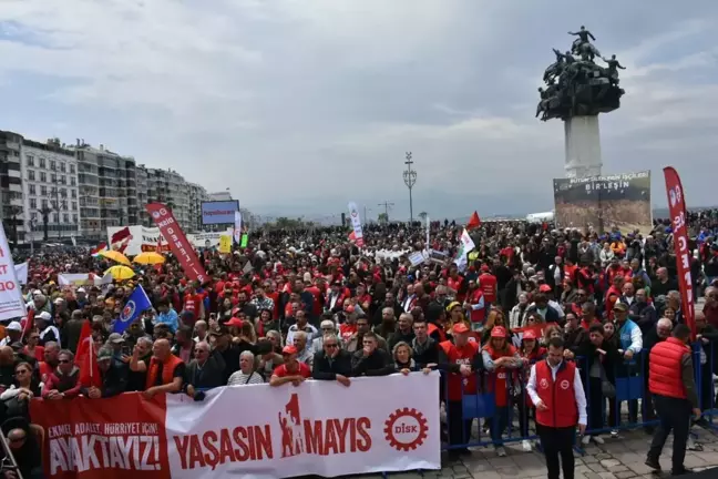 İzmir'de 1 Mayıs Emek ve Dayanışma Günü kutlandı