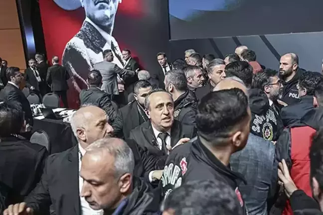 Beşiktaş Divan Kurulu'nda birbirine giren Hasan Arat ve Tevfik Yamantürk için ihraç kararı