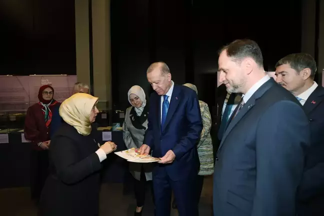 Cumhurbaşkanı Erdoğan'dan Türkiye'de ilke imza atan sergiye ziyaret