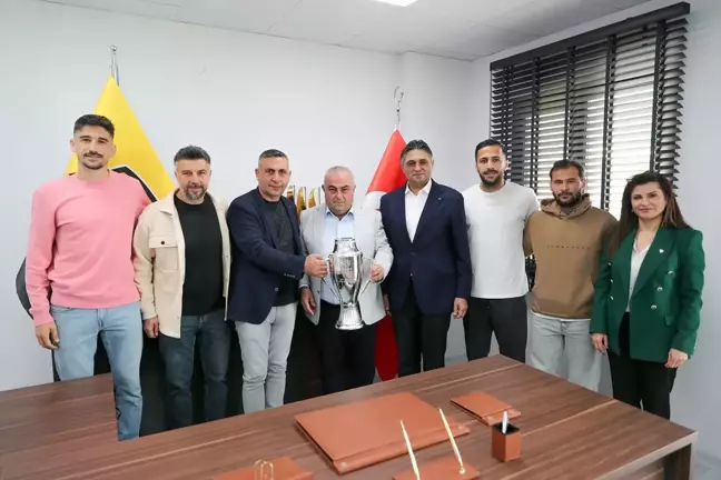 Aliağa Futbol Kulübü Namağlup Şampiyonluk Kupasını Aldı