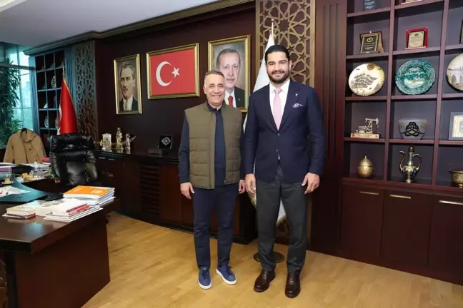 Güreş Federasyonu Başkanı Taha Akgül, Sultangazi'yi Ziyaret Etti