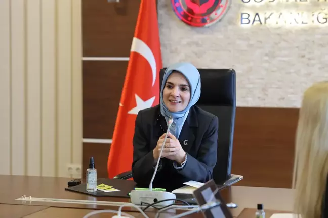 Bakan Göktaş, Öğrencilere Koruyucu Aile Sistemi Projesinde Destek Verdi