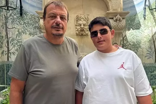 Ergin Ataman'ın oğlu babasının yuhalanmasına dayanamadı