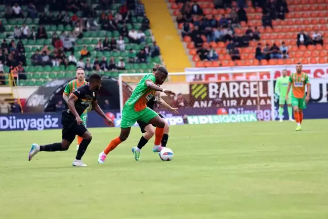 Alanyaspor, Kayserispor'u İlk Yarıda Öne Geçirdi